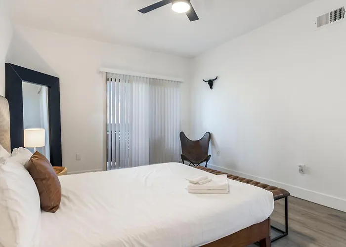 Cozysuites At Kierland Commons Apartment