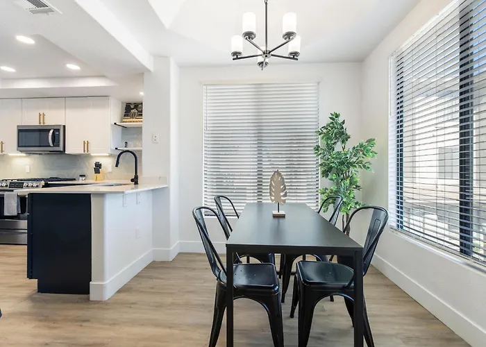 Apartment Cozysuites At Kierland Commons