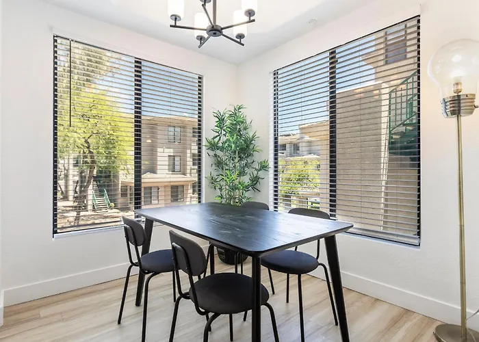 Apartment Cozysuites At Kierland Commons